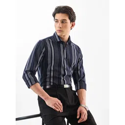 Snitch Men Slim Fit Vertical Striped Spread Collar Pure Cotton Formal Shirt-picture-24