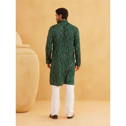 SOJANYA Men Quirky Embroidered Kurta image 3