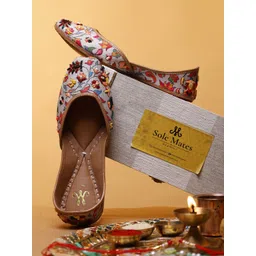sole mates Women Embellished Mojaris-picture-23