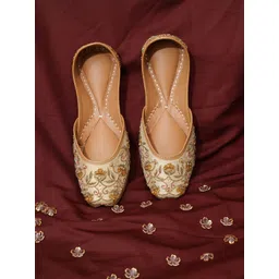 sole mates Women Embellished Mojaris Flats-picture-21