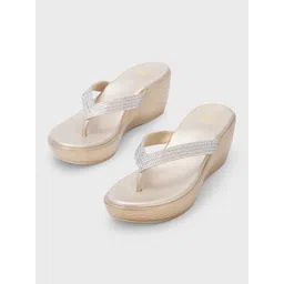 Sole To Soul Textured Wedge Sandals-picture-24