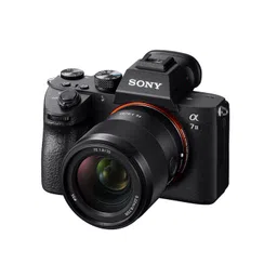 Sony E Mount Sony FE 35mm F1.8 Full-Frame Lens (SEL35F18F) | Standard Prime |Product Photography image 3