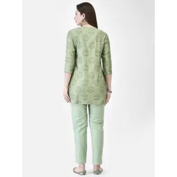 Span Ethnic Motifs Printed V-Neck A-Line Kurta image 4