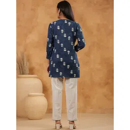 Span Women Ethnic Motifs Printed Cotton Kurta with Trousers image 3