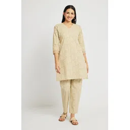 Span Women Floral Printed Regular Pure Cotton Kurta with Trousers-picture-40