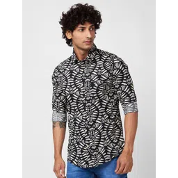 SPYKAR Men Slim Fit Printed Cotton Casual Shirt image 3
