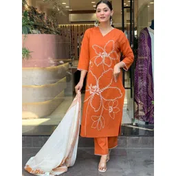 SRILICA Women Floral Printed Regular Pure Silk Kurta with Trousers & Dupatta image 2