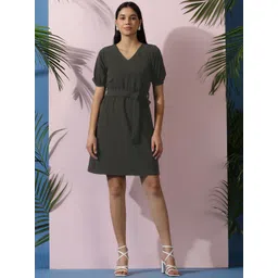 Stylecast X Kotty V-Neck Short Sleeves A-Line Dress-picture-17