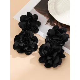 StyleCast x Revolte Floral Studs Earrings-picture-10