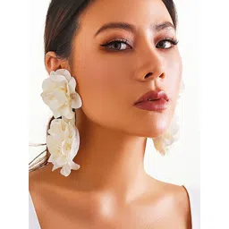 StyleCast x Revolte Floral Studs Earrings image 4