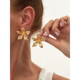 StyleCast x Revolte Gold-Plated Floral Drop Earrings-picture-11