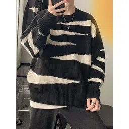 StyleCast x Revolte Men Cable Knit Printed Longline Pullover-picture-16
