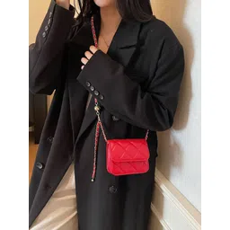 StyleCast x Revolte Non-Detachable Strap Sling Bag-picture-19