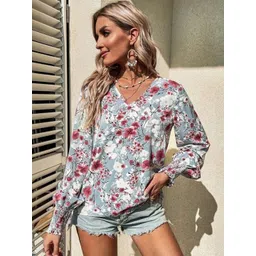 Stylecast X Slyck 
Floral Printed V-Neck Top-picture-34