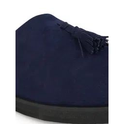 Styli Men Faux Suede Clogs with Tassel Detail image 4