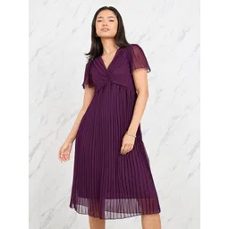 Styli Pleated V-Neck Midi Length Dress image 4