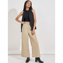 Styli Women Solid High Rise Wide Leg Belted Twill Pants image 3