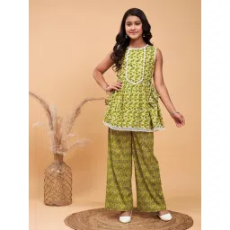StyloBug Girls Green Cotton Printed Kurti Set-picture-17