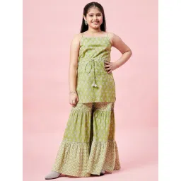 StyloBug Girls Green Printed Kurti Set-picture-39