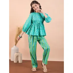 StyloBug Girls Green Printed Kurti Set-picture-10