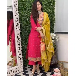 svaraa Women Embroidered Straight Kurta Set-picture-14