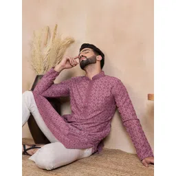 SWAGG INDIA Men Geometric Embroidered Sequinned Mandarin Collar Kurta-picture-26