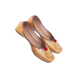 SZN Women Embellished Ethnic Mojaris Flats-picture-24