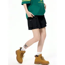 SZN Women Outdoor Shorts image 2