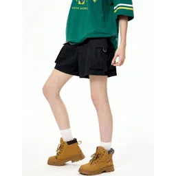 SZN Women Outdoor Shorts image 3