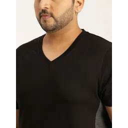 Sztori Plus Size Men Black Solid V-Neck T-shirt image 2