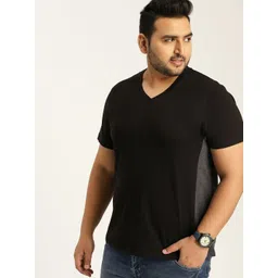 Sztori Plus Size Men Black Solid V-Neck T-shirt image 1