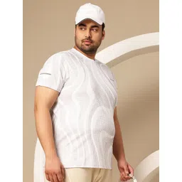 Sztori Plus Sized Reflective Detail Printed T-shirt-picture-38