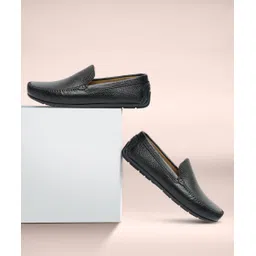 teakwood leathers Men Black Solid Genuine Leather Formal Loafers Loafers For Men-picture-12