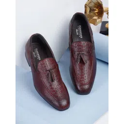 Teakwood Leathers Men Textured Leather Lightweight Loafers-picture-19