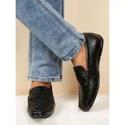 Teakwood Leathers Men Textured Leather Loafers image 5