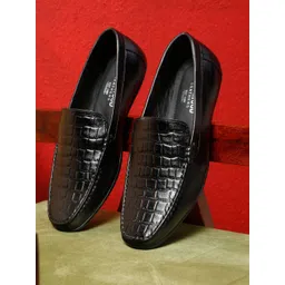 Teakwood Leathers Men Textured Round Toe Slip On Leather Loafers-picture-17