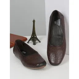 Teakwood Leathers Women Textured Leather Driving Shoes-picture-40