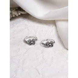 Teejh Dalaja Floral Motif Silver Oxidized Pair of Toe Ring-picture-17