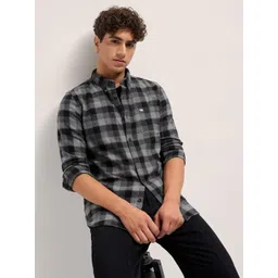 THE BEAR HOUSE Men Checked Button-Down Collar Casual Shirt-picture-32