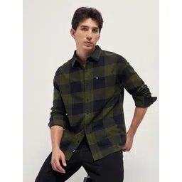 THE BEAR HOUSE Men Relaxed Fit Buffalo Checked Spread Collar Cotton Casual Shirt image 1