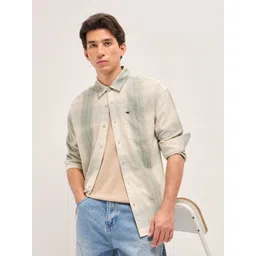 THE BEAR HOUSE Men Relaxed Fit Checked Spread Collar Casual Shirt-picture-19