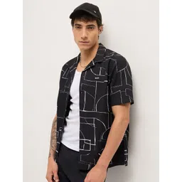 THE BEAR HOUSE Men Relaxed Fit Geometric Printed Cuban Collar Casual Shirt-picture-23