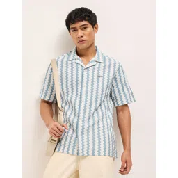 THE BEAR HOUSE Men Relaxed Fit Vertical Striped Cuban Collar Casual Shirt-picture-41