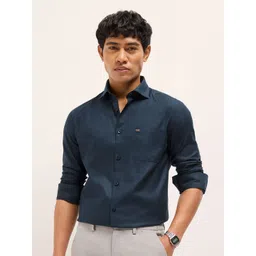 THE BEAR HOUSE Men Tailored Fit Textured Spread Collar Pure Cotton Formal Shirt-picture-24