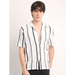 THE BEETEL HOUSE Men Relaxed Fit Cuban Collar Vertical Striped Casual Shirt-picture-35
