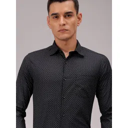 the indian garage co. x luxe Luxe by TIGC Men Cutaway Collar Micro Ditsy Printed Slim Fit Formal Shirt-picture-33