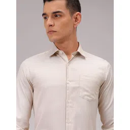 the indian garage co. x luxe Luxe by TIGC Men Cutaway Collar Solid Slim Fit Formal Shirt-picture-27