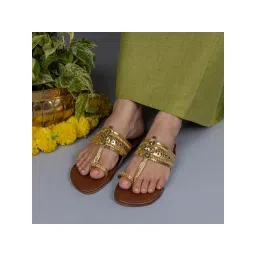 The Madras Trunk Gold Kolhapuris-picture-12