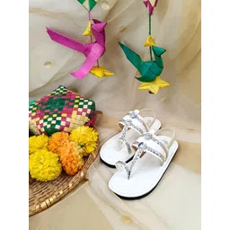 THE MADRAS TRUNK Kids Embellished Kolhapuris Comfort Sandals-image-15
