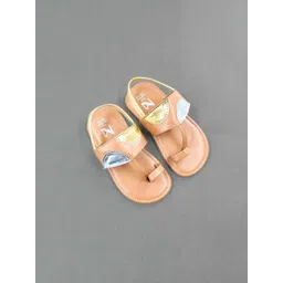 THE MADRAS TRUNK Kids Kolhapuri Colourblocked One Toe Flats With Backstrap-image-17